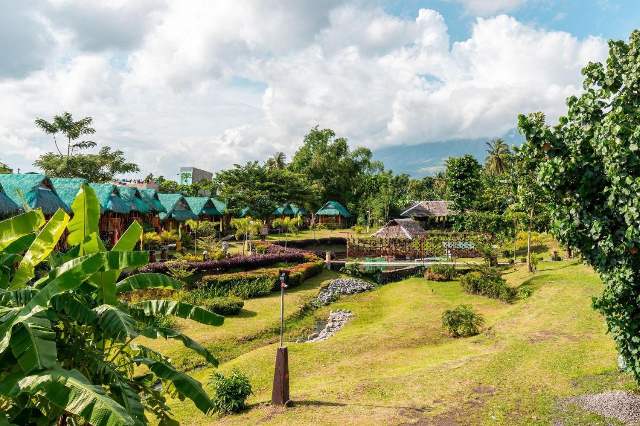 Your Brothers House Tribal Village Legazpi Buitenkant foto